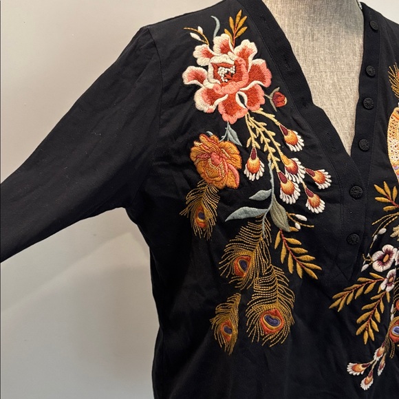 Johnny Was Embroidered Peacock Floral Black Boho Top V-Neck Button Size Medium - Picture 6 of 15